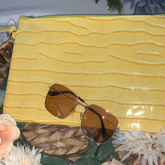💛⭐️Crock embossed yellow clutch⭐️💛 - Picture 3 of 4